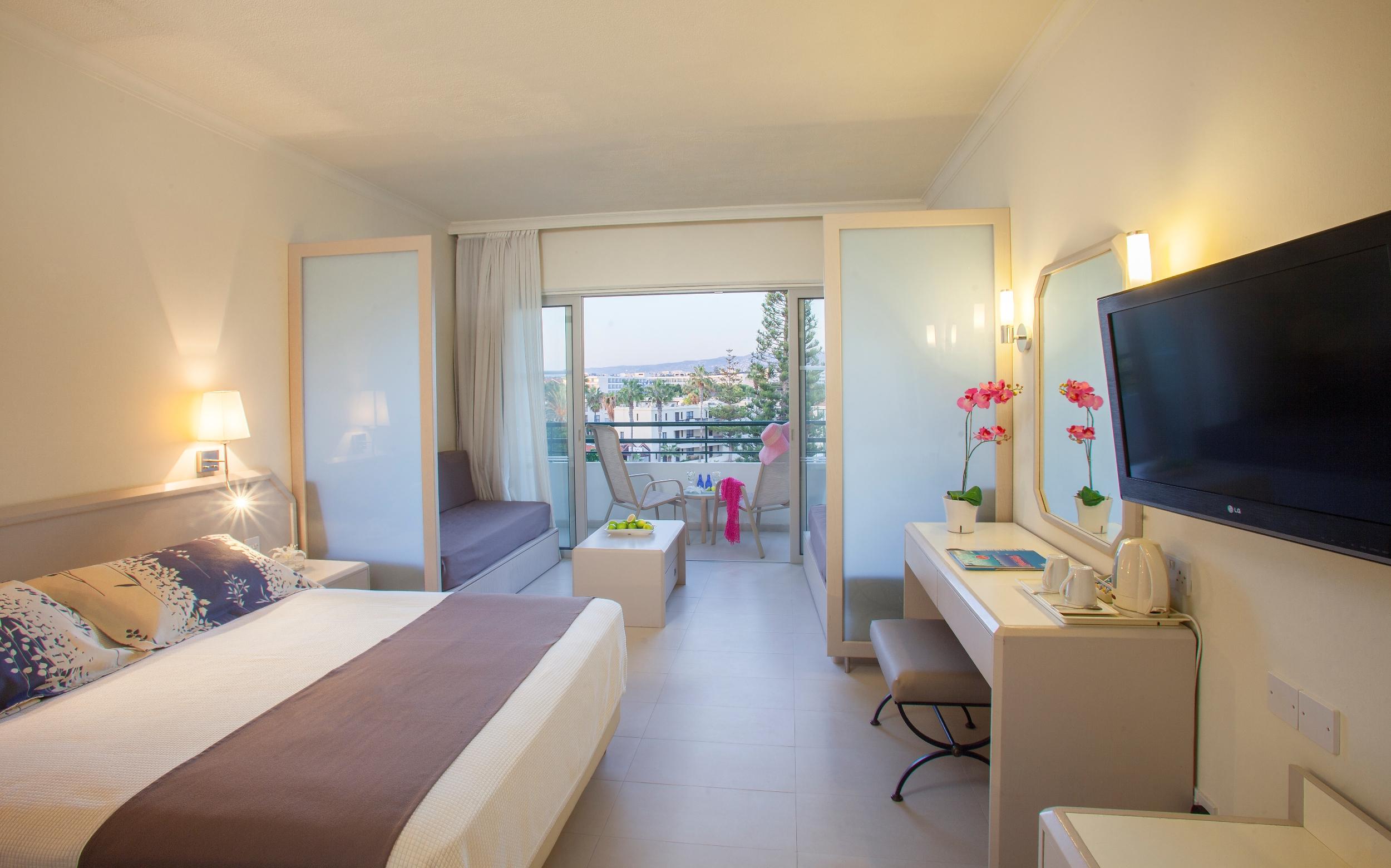 Louis Imperial Beach Пафос Екстериор снимка