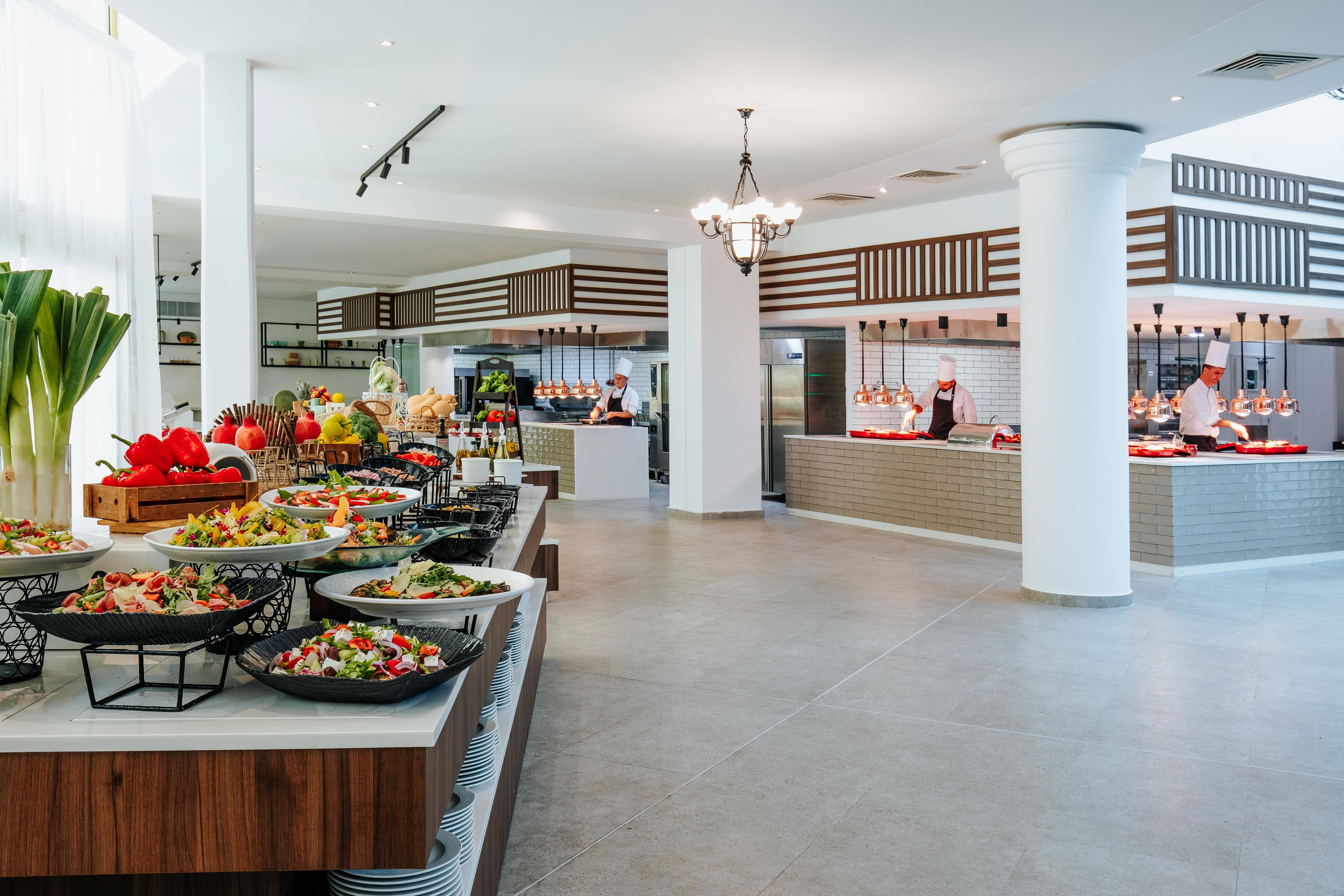 Louis Imperial Beach Пафос Екстериор снимка