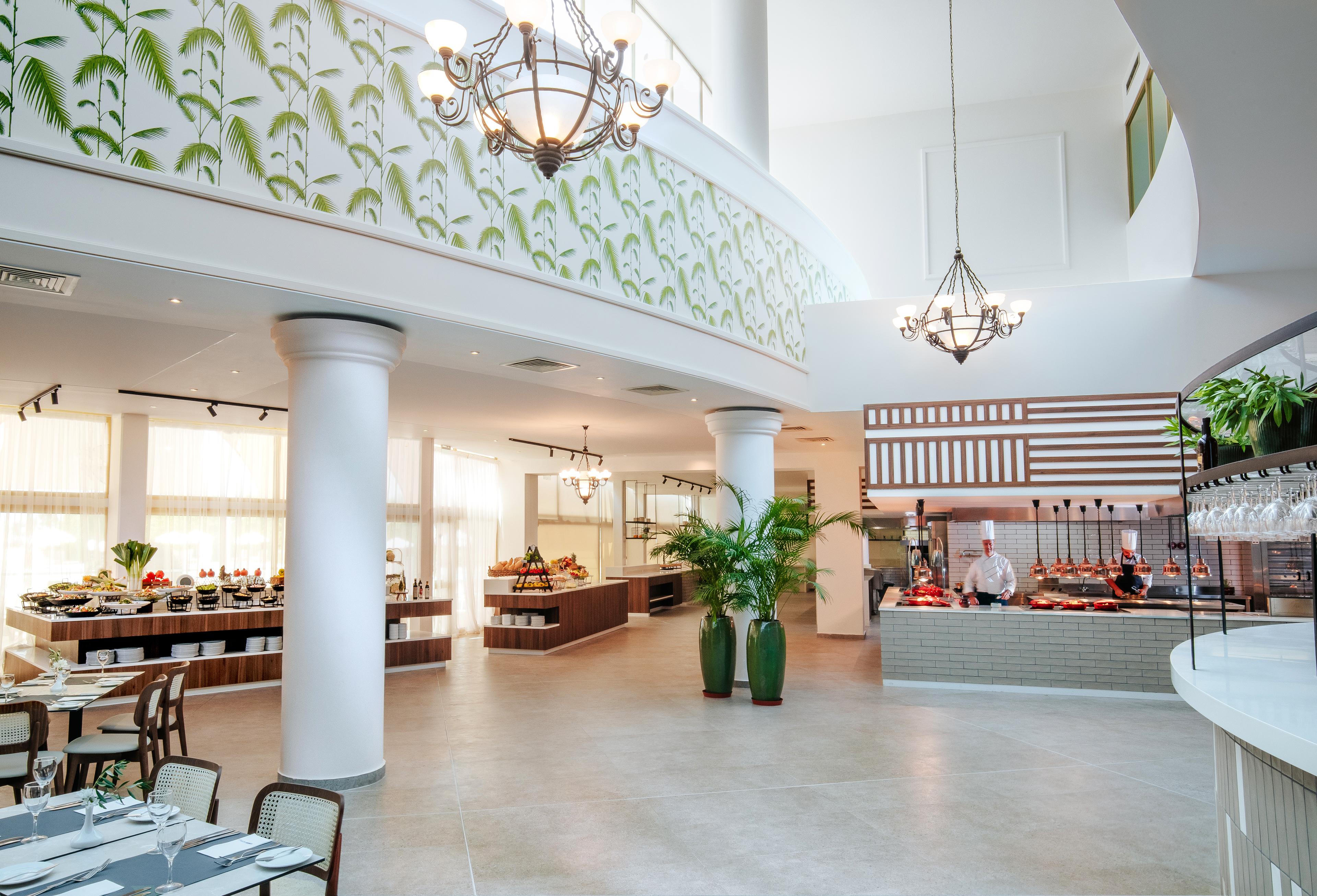 Louis Imperial Beach Пафос Екстериор снимка