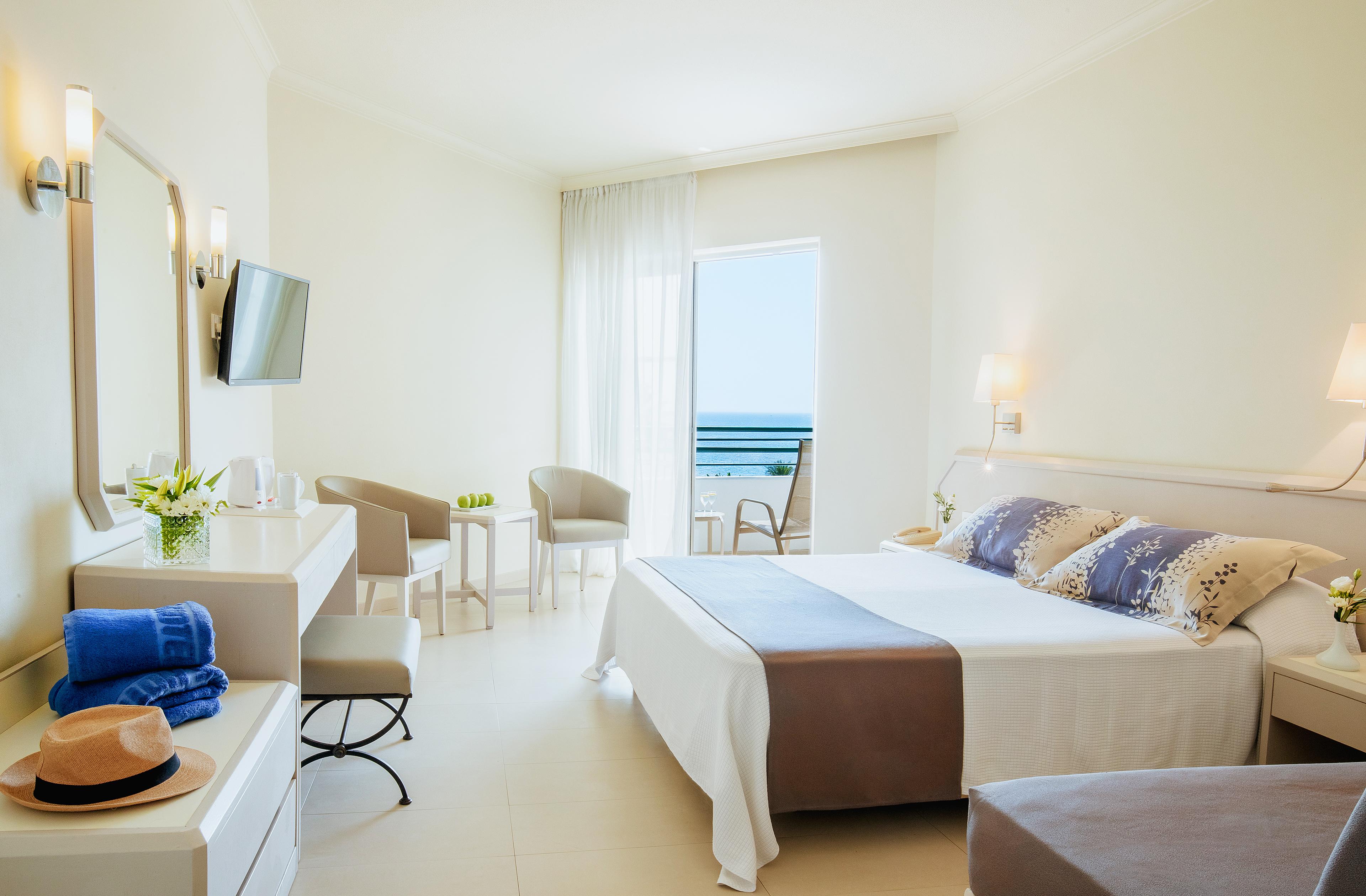 Louis Imperial Beach Пафос Екстериор снимка
